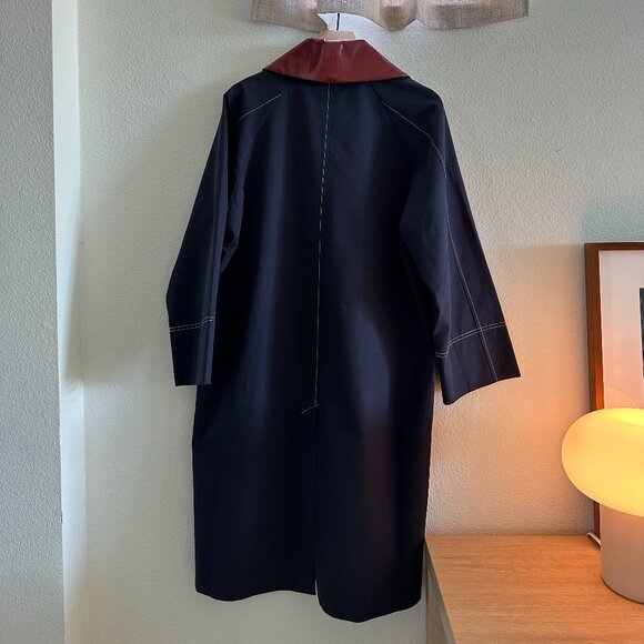 BAUM UND PFERDGARTEN Denela Navy Blue Trench Coat with Burgundy Collar (34) - Picture 4 of 5